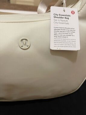Lululemon City Essentials Shoulder Bag 4 L Ivory/Gold NWT